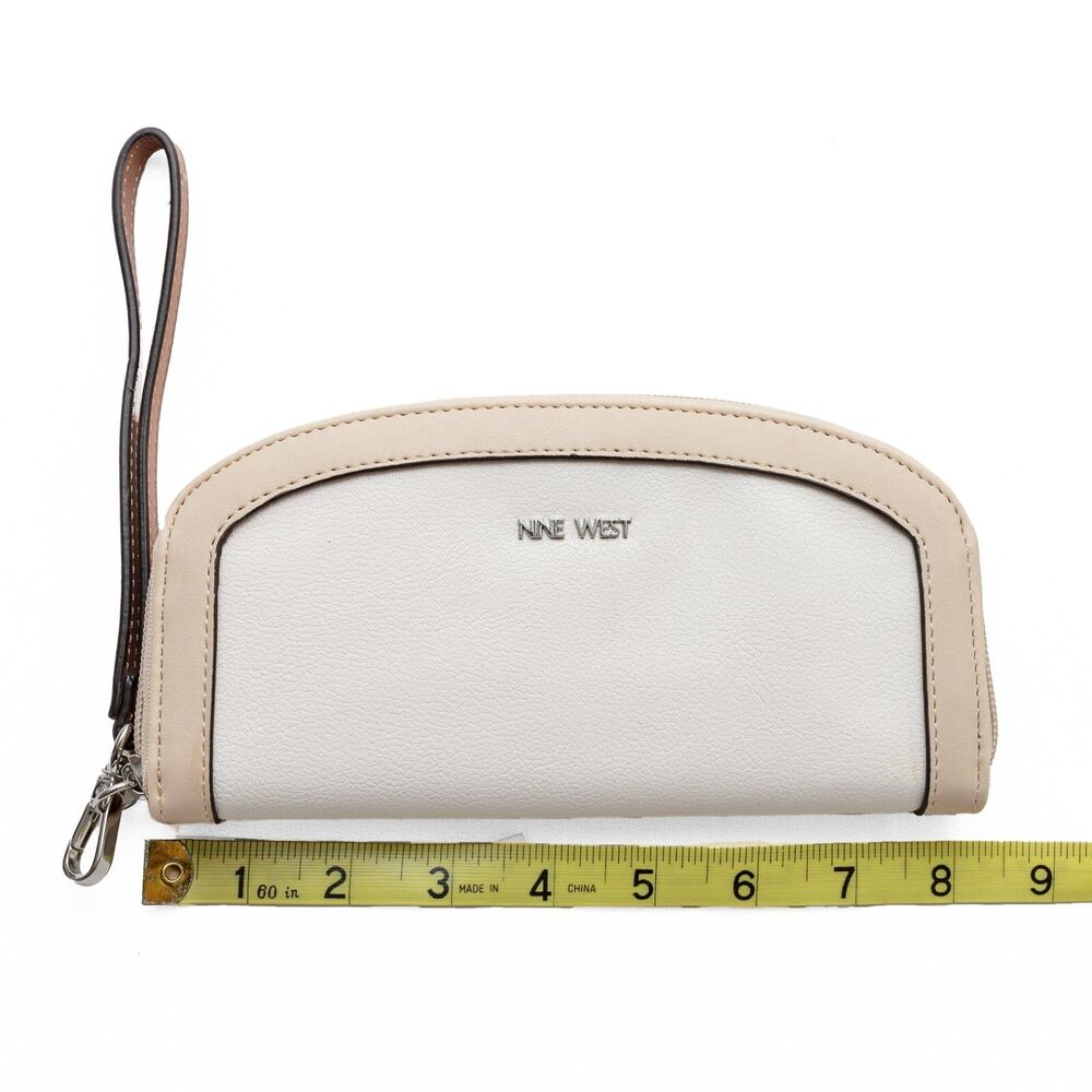 Nine West Zip Around Wristlet Wallet White Light Beige Trim - Back Zip Pocket - Picture 5 of 6